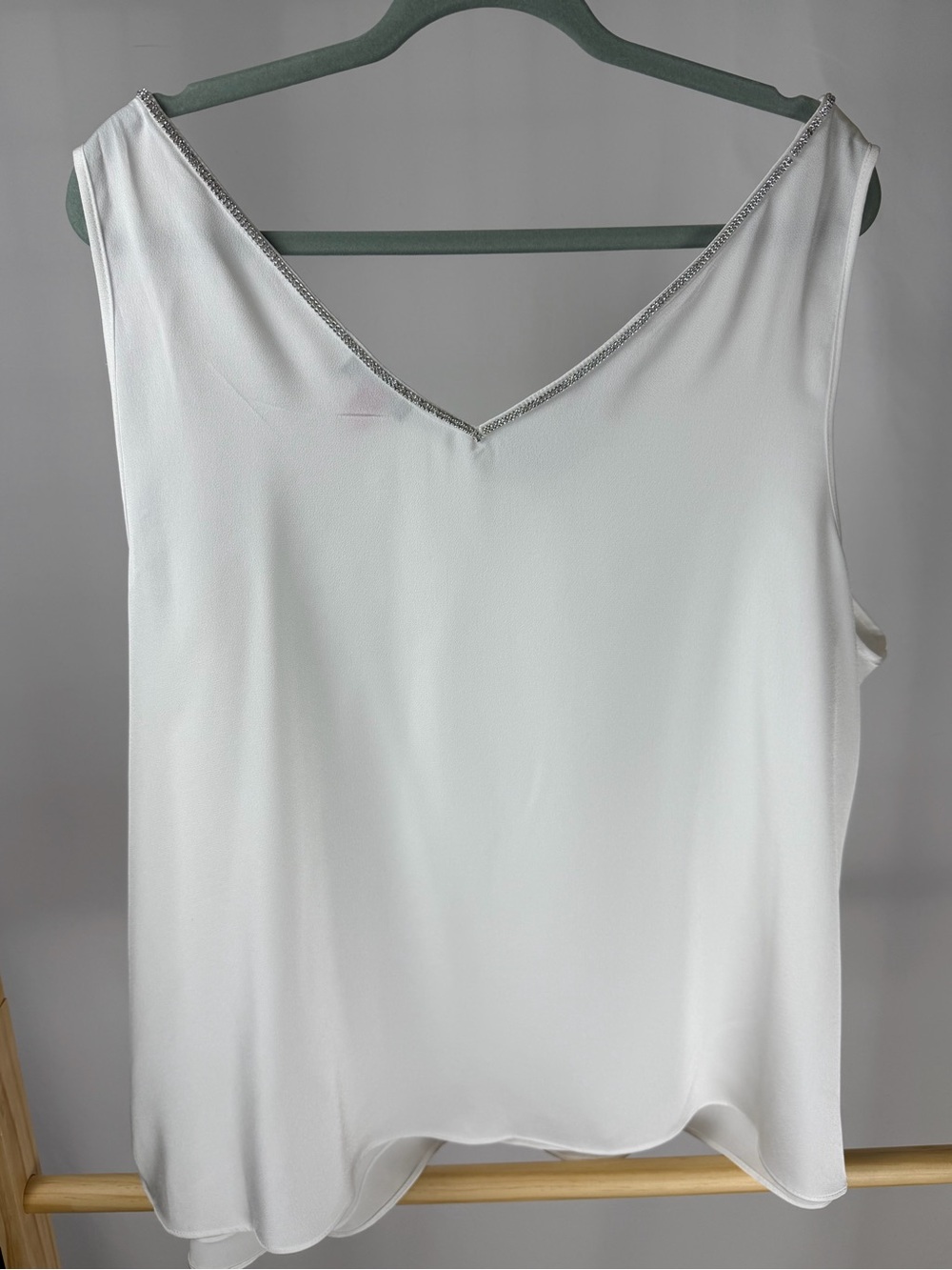 NWT Vince Camuto XL White Rhinestone Trim Sleeveless Blouse Top
